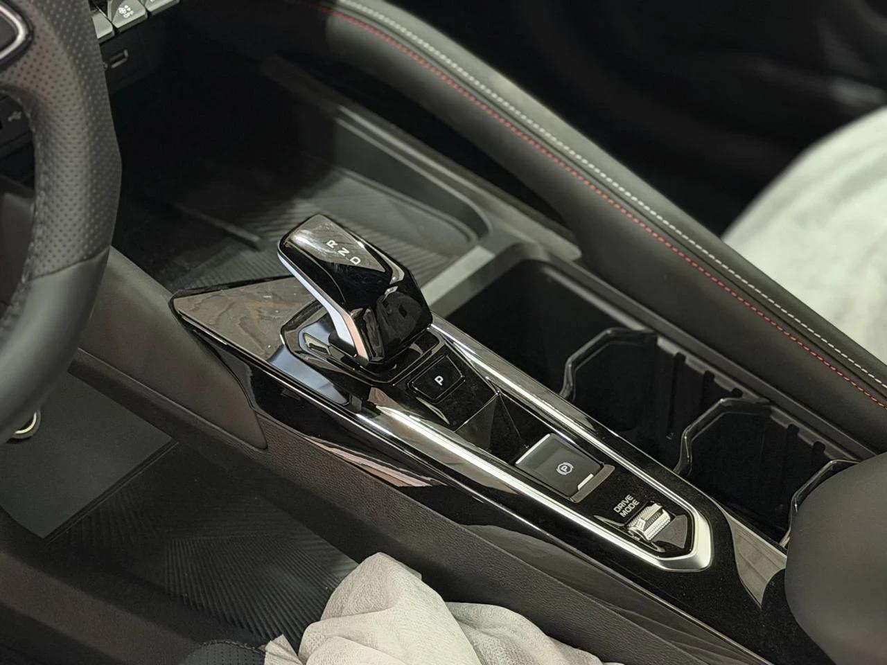 interior frontLeft