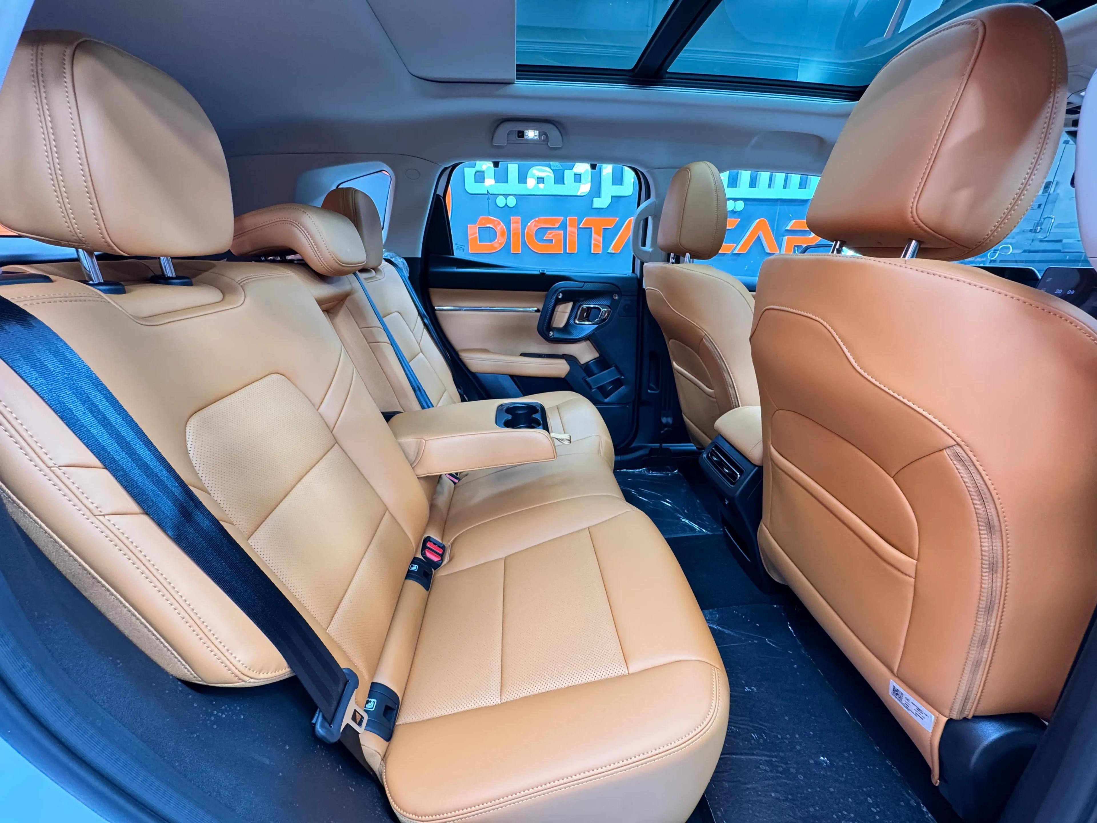 interior frontLeft