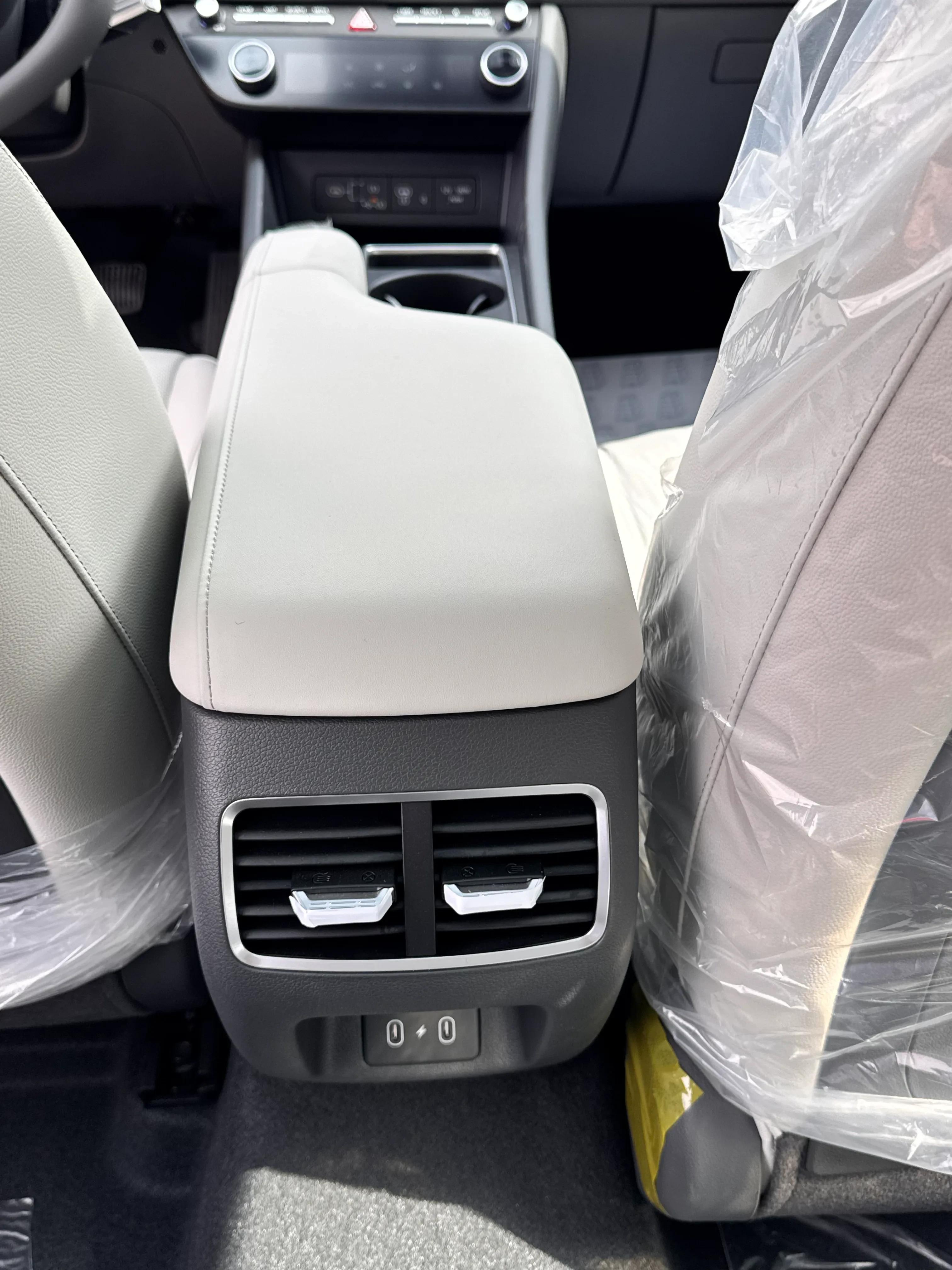 interior frontLeft