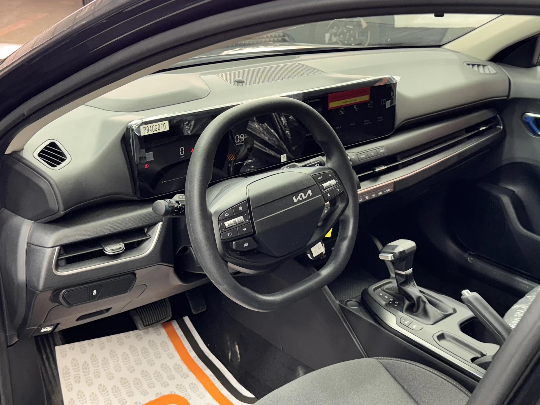 interior frontLeft