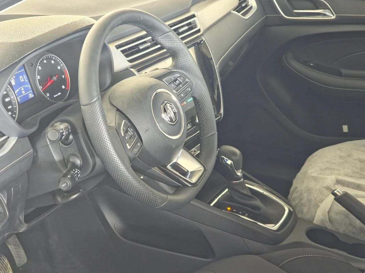 interior frontLeft