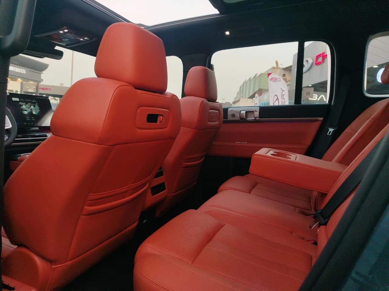 interior frontLeft