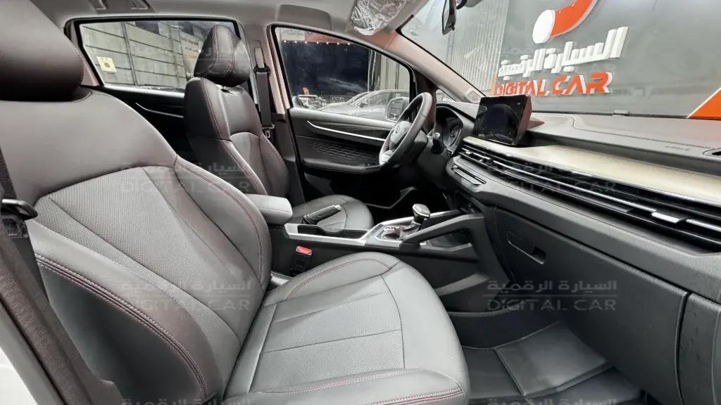 interior frontLeft